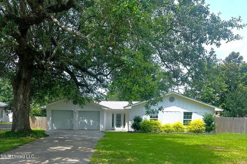 7 Villa Cove Dr, Gulfport, MS, 39507-4230 | Card Image