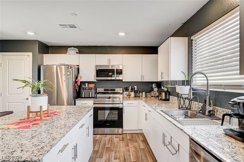 5617 Craftsman Ave, Las Vegas, NV, 89122-3303 | Card Image