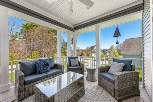 2 Cottage Way, Kittery, ME, 03904-5642 | Card Image