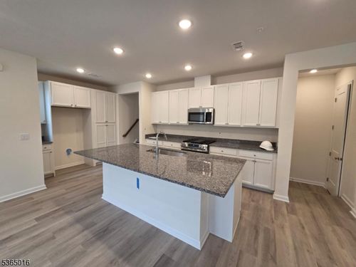 208 Lavender Way, Warren, NJ, 07059-5334 | Card Image