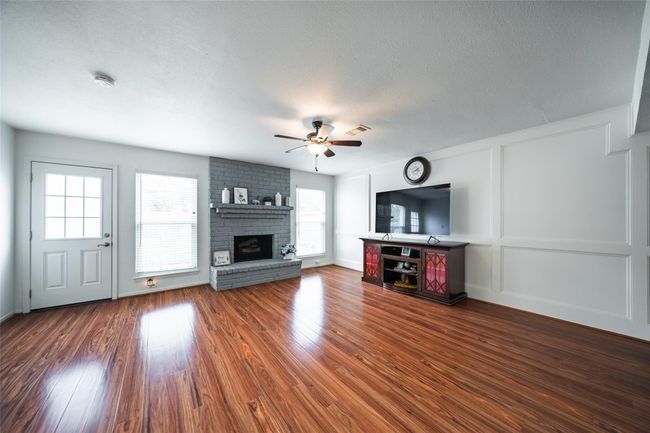 main living area | Image 8