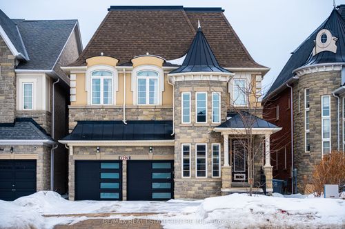 3290 Erin Centre Boulevard, Mississauga, ON, L5M0K9 | Card Image