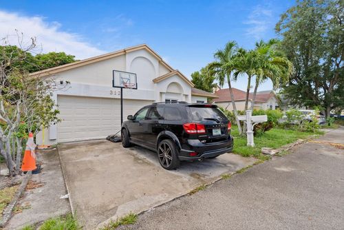 312 Bishop Rd, North Lauderdale, FL, 33068-3927 | Card Image