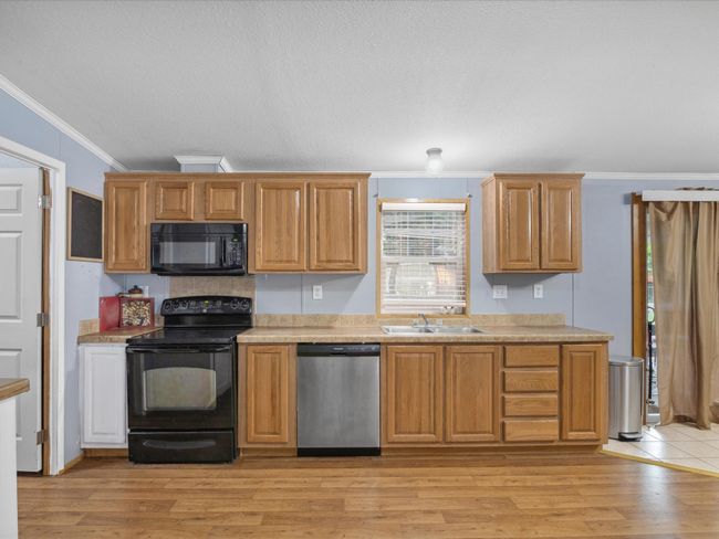403 Se County Road 3048 C, House other with 3 bedrooms, 2 bathrooms and null parking in Corsicana TX | Image 11
