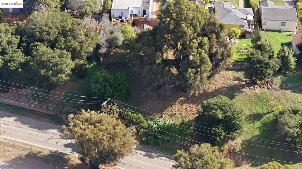 Land in Oakland