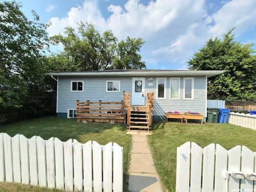 718 6th St E, Prince Albert, SK, S6V0N8 | Card Image