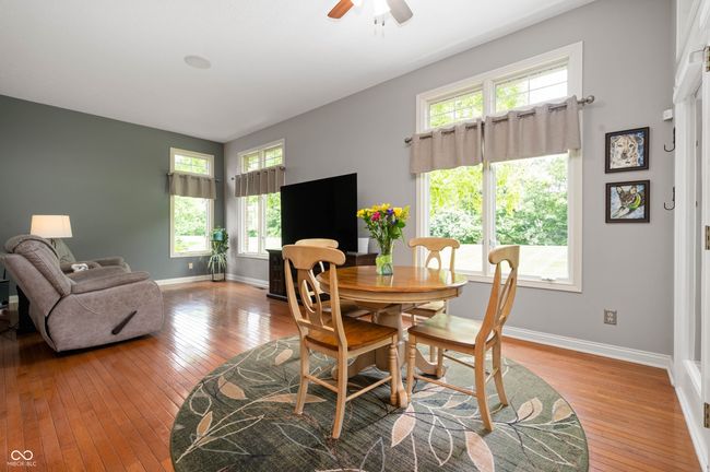 Large Breakfast area and Den | Image 12