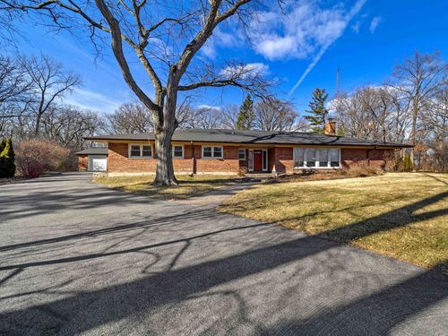 16 Yorkshire Dr, Lincolnshire, IL, 60069-3167 | Card Image