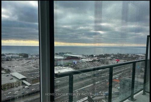 lp-10-135 E Liberty St, Toronto, ON, M6K0G7 | Card Image