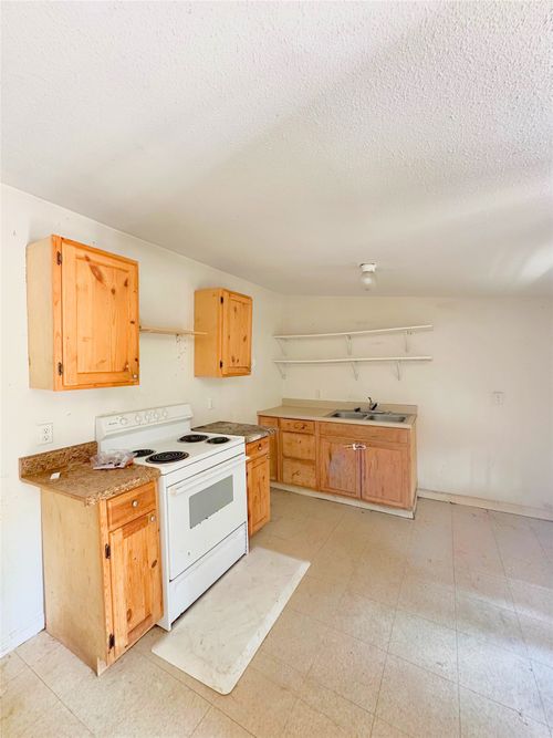 820 Chihuahua St, Lockhart, TX, 78644-3504 | Card Image
