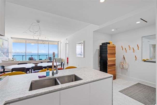 APT-1602 - 5775 Collins Ave, Condo with 2 bedrooms, 3 bathrooms and null parking in Miami Beach FL | Image 10