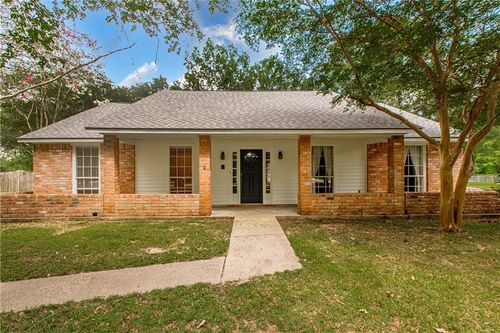 704 White Oak Dr, Denham Springs, LA, 70726-3014 | Card Image