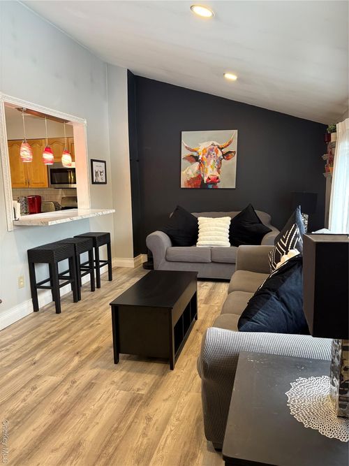 i-12 Blue Hill Cmns, Orangeburg, NY, 10962 | Card Image