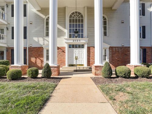 17-2323 Manor Grove, Chesterfield, MO, 63017 | Card Image