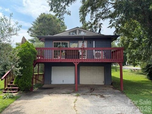 65 Spencer St, Clyde, NC, 28721-7556 | Card Image