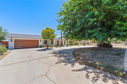 8263 3rd Ave, Hesperia, CA, 92345-4048 | Card Image
