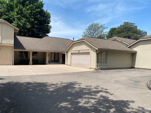 1847 Golf Ridge Dr, Bloomfield Hills, MI, 48302-1721 | Card Image