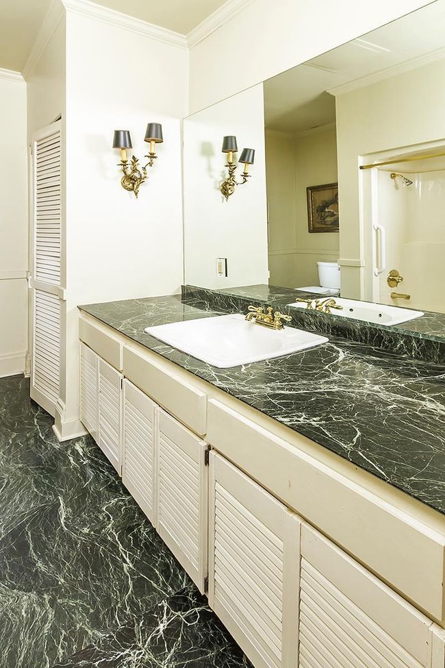 web_bathroom.jpg | Image 7