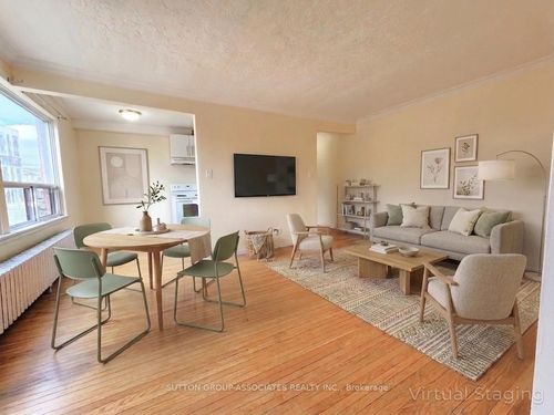 301-3 Greenbrook Dr, York, ON, M6M2J8 | Card Image