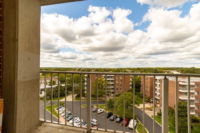 APT-9C - 3925 Triumvera Dr, Home with 2 bedrooms, 2 bathrooms and null parking in Glenview IL | Image 16