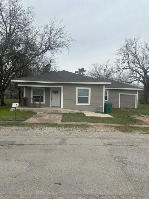 610 N Mason St, Bowie, TX, 76230-4233 | Card Image