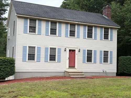 5 Mcenroe Dr, Londonderry, NH, 03053-3042 | Card Image