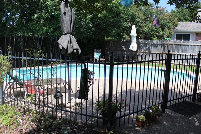 View of swimming pool | Image 4