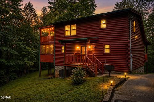 1904 Rhododendron Ln, Sevierville, TN, 37876-4927 | Card Image