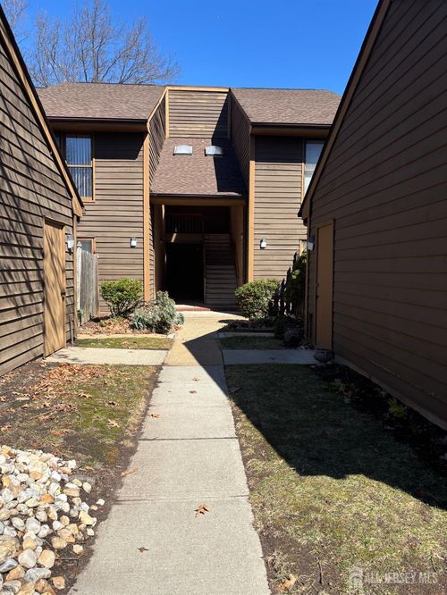 92 Heather Ct, Edison, NJ, 08820-1067 | Card Image