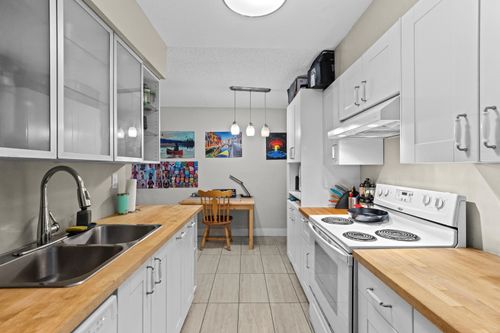 112-9847 Manchester Dr, Burnaby, BC, V3N4P4 | Card Image