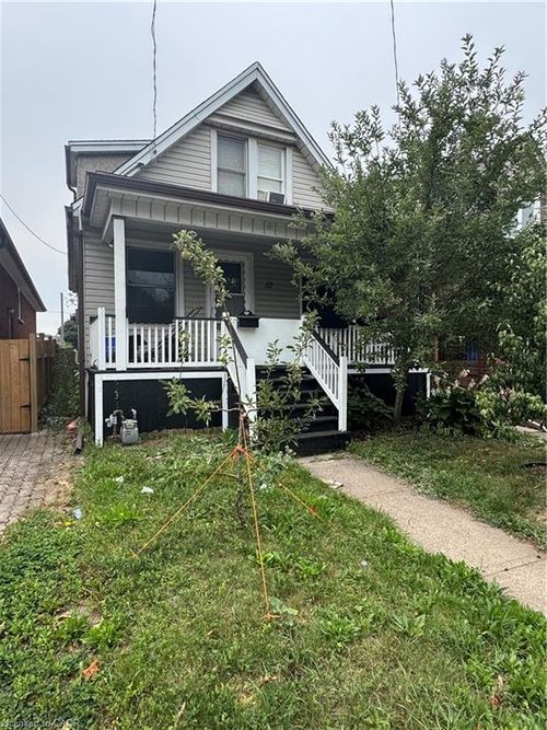 82 Cambridge Ave, Hamilton, ON, L8H1T6 | Card Image