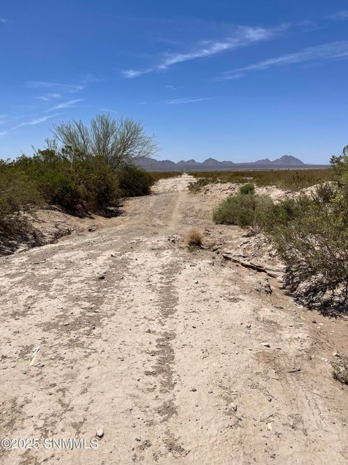 9357 Rabbit Run Rd, Las Cruces, NM, 88012 | Card Image