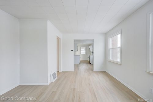 13741 Callender St, Southgate, MI, 48195-1742 | Card Image