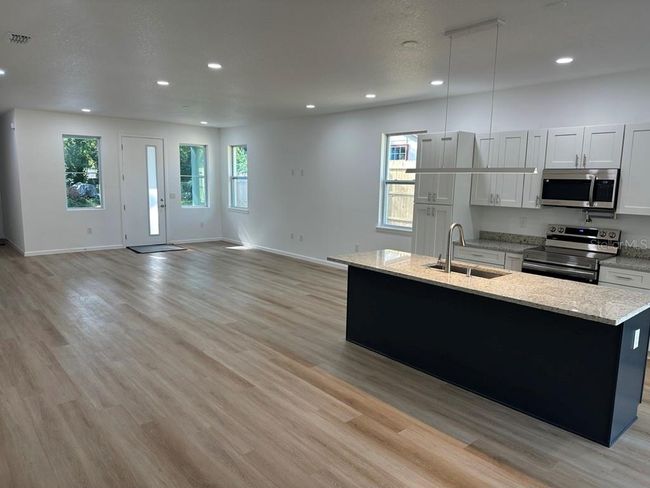 Front door and Kitchen | Image 12