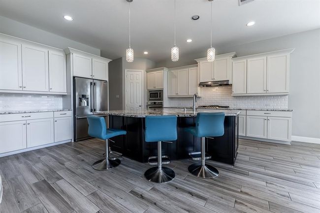 10318 Easterly Ln, House other with 4 bedrooms, 3 bathrooms and 3 parking in Cypress TX | Image 6