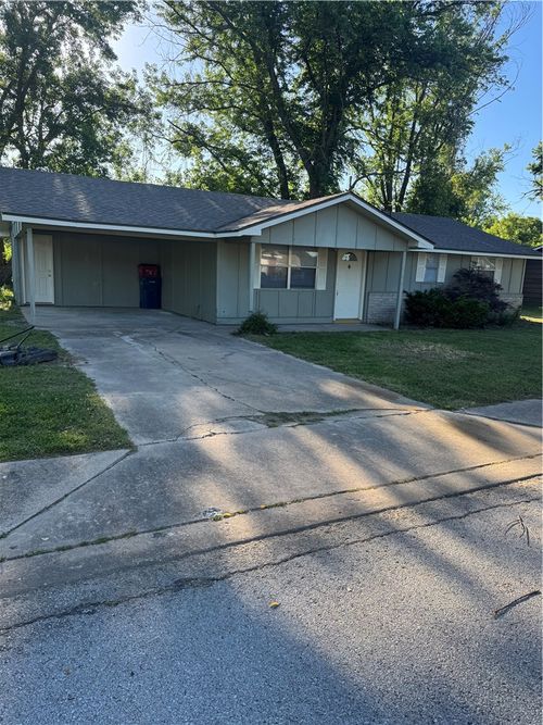 1150 Henegar Dr, Siloam Springs, AR, 72761-4517 | Card Image