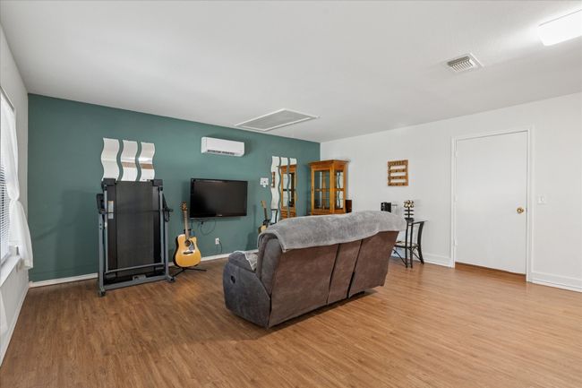 226 Hillcrest St, House other with 3 bedrooms, 2 bathrooms and null parking in Sanger TX | Image 5