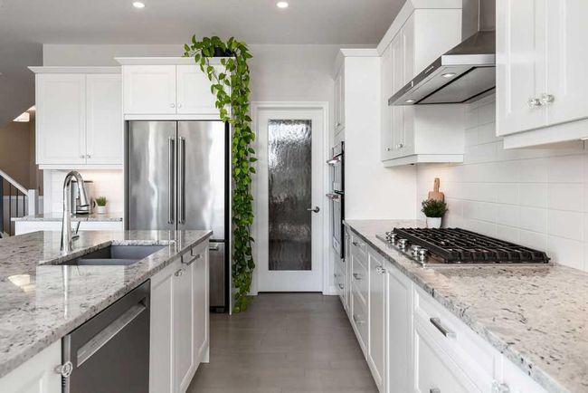 7 Sundown Cres, House other with 4 bedrooms, 4 bathrooms and 4 parking in Cochrane AB | Image 11