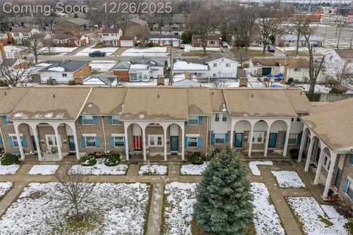 8114 Clay Ct, Sterling Heights, MI, 48313-4600 | Card Image