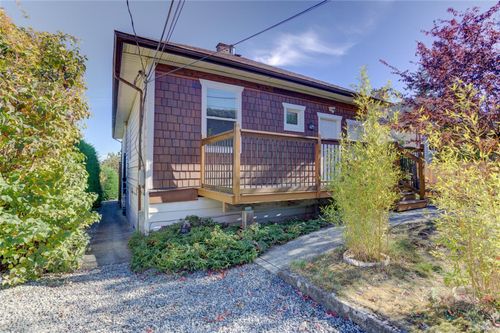 58 Pine St, Nanaimo, BC, V9R2B2 | Card Image