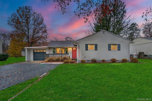 24 Patricia Ln, Washingtonville, NY, 10992-1415 | Card Image