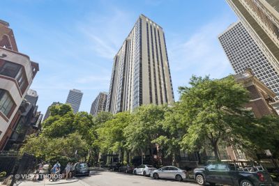 5E - 100 E Bellevue Place, Condo with 3 bedrooms, 2 bathrooms and 2 parking in Chicago IL | Image 3