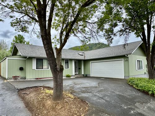 1026 Ne A Street, Grants Pass, OR, 97526 | Card Image