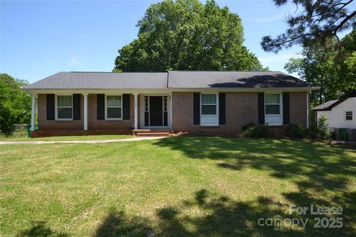 7507 Thorncliff Dr, Charlotte, NC, 28210-6611 | Card Image