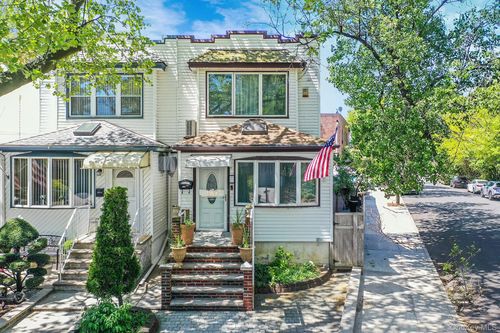 69-08 69th Pl, Glendale, NY, 11385-6640 | Card Image