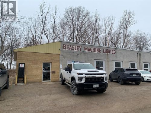 108 Exmouth St, Sarnia, ON, N7T5M3 | Card Image