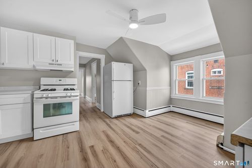 fl-3rd-129 Francis Ave, Hartford, CT, 06106-2104 | Card Image