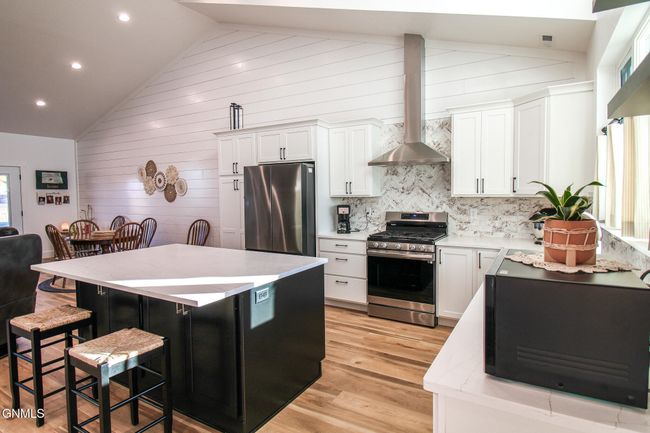 8127 Hawktree Dr, Townhouse with 3 bedrooms, 2 bathrooms and null parking in Bismarck ND | Image 4