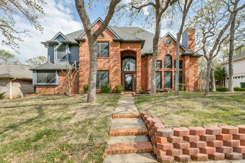 1213 Briar Dr, Bedford, TX, 76022-6701 | Card Image