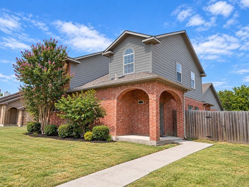 815 Valleybrooke Dr, Arlington, TX, 76001-7551 | Card Image